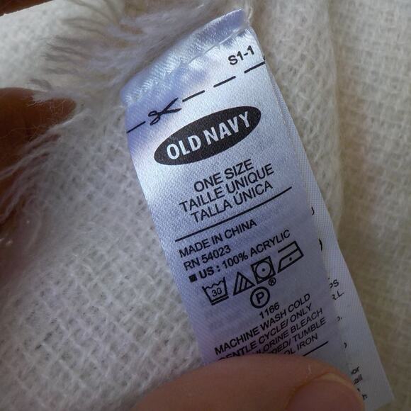 Old Navy White Ivory Plaid Scarf Wrap Warm Soft 40x78 Classic Minimalist Unisex - Picture 5 of 5